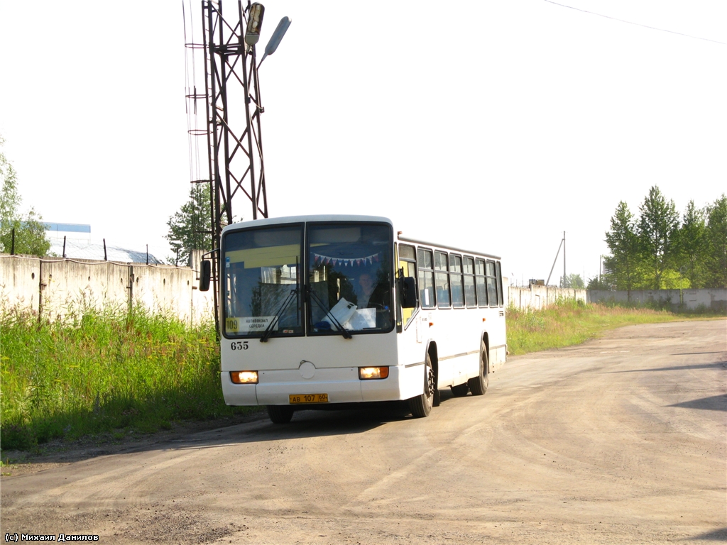 Автобус 345 калининград большаково. Автобус Псков. Псков Брянск автобус. Автовокзал Псков. Автобус Псков 2010.